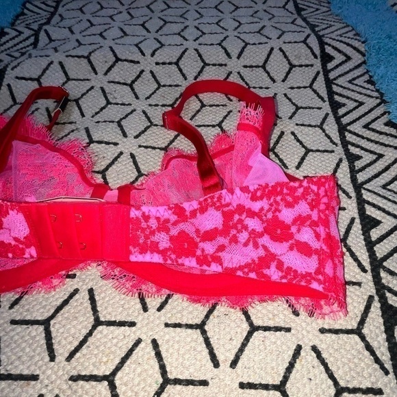 VICTORIA'S SECRET VERY SEXY UNLINED DEMI RED & PINK FLORAL LACE, SZ 34 D - Picture 4 of 9